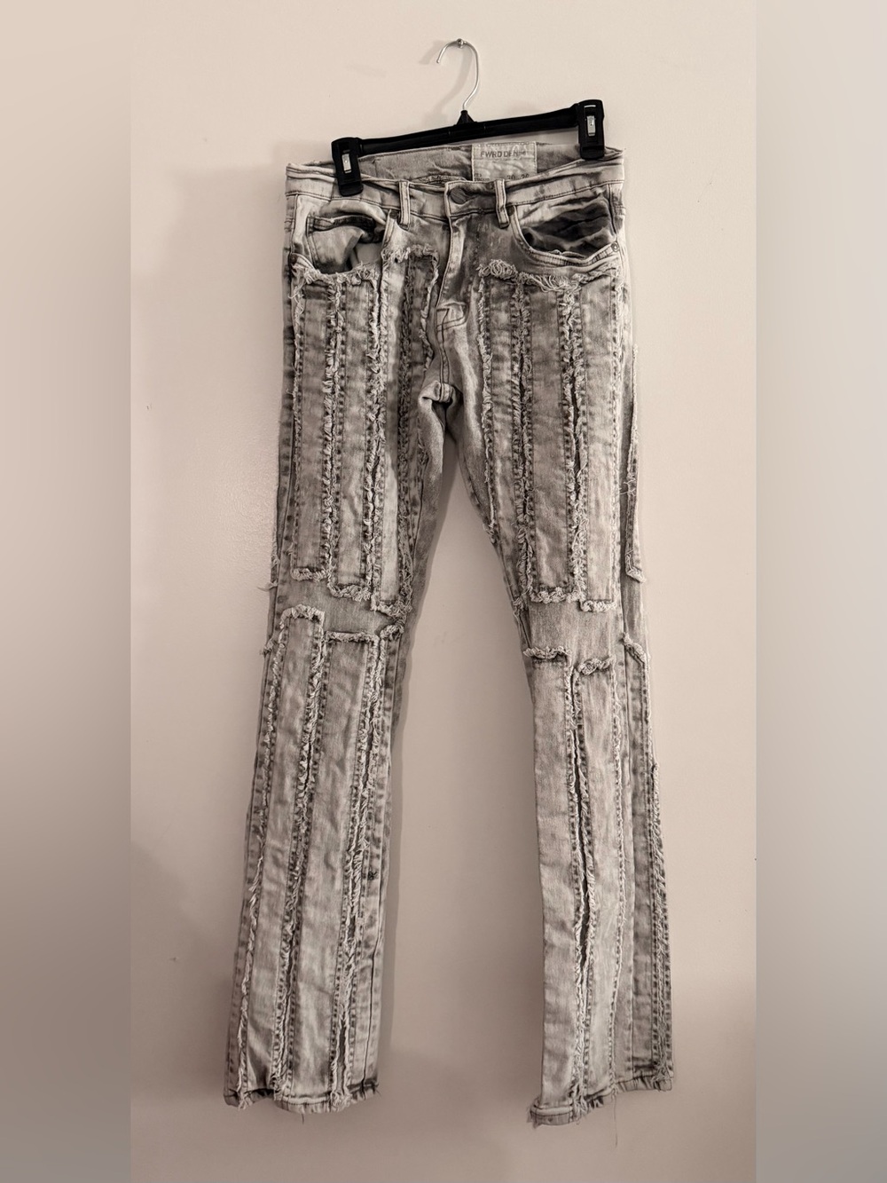 Women's Distressed Skinny Jeans in Light Gray